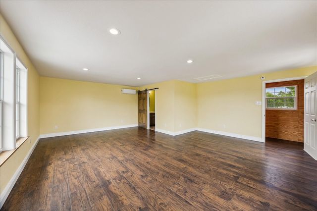 9203 Avenue G, Liverpool, TX 77577