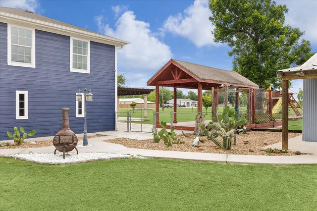 9203 Avenue G, Liverpool, TX 77577