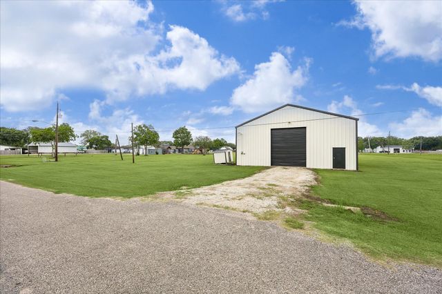 9203 Avenue G, Liverpool, TX 77577