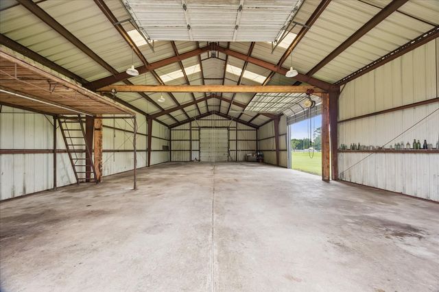 9203 Avenue G, Liverpool, TX 77577