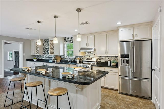 9203 Avenue G, Liverpool, TX 77577