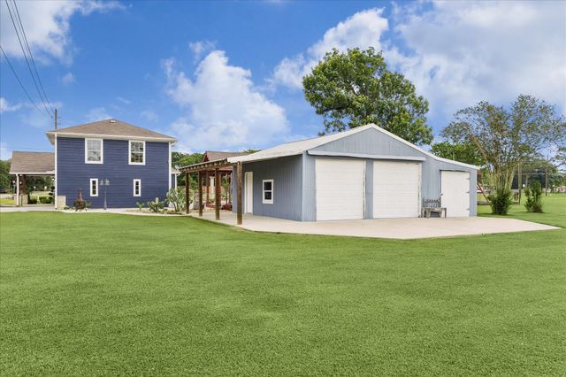 9203 Avenue G, Liverpool, TX 77577