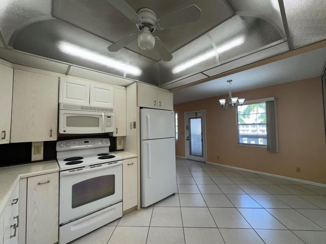 4053 Hythe C, Boca Raton, FL 33434