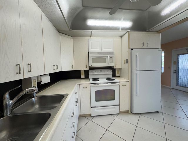 4053 Hythe C, Boca Raton, FL 33434