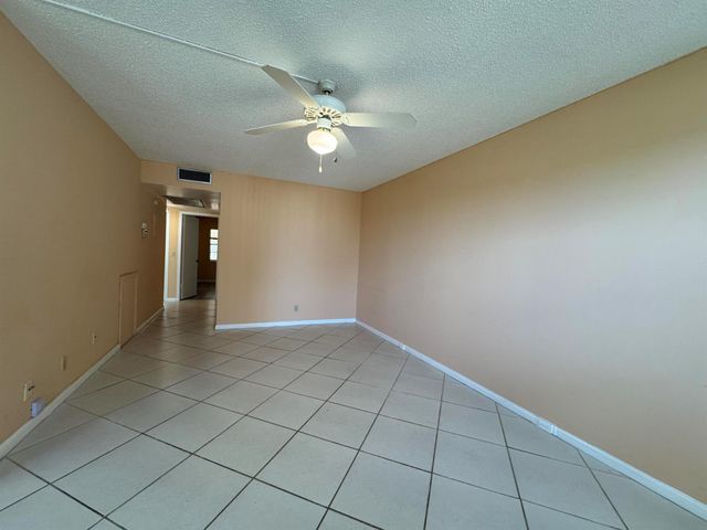 4053 Hythe C, Boca Raton, FL 33434