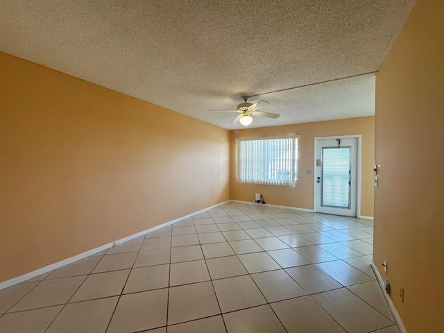 4053 Hythe C, Boca Raton, FL 33434