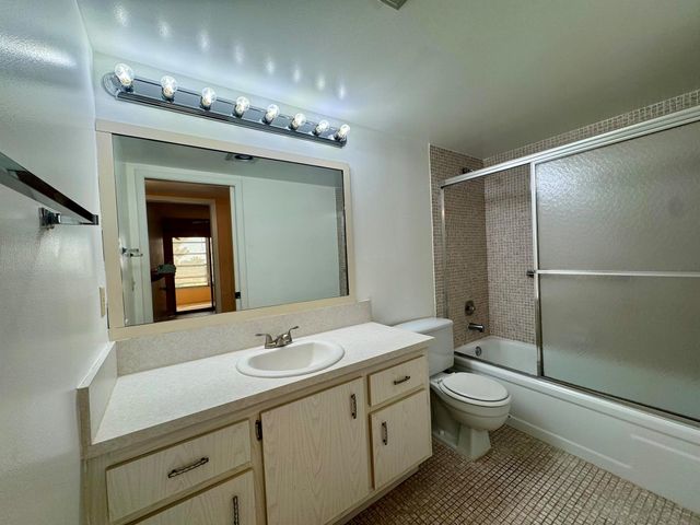 4053 Hythe C, Boca Raton, FL 33434