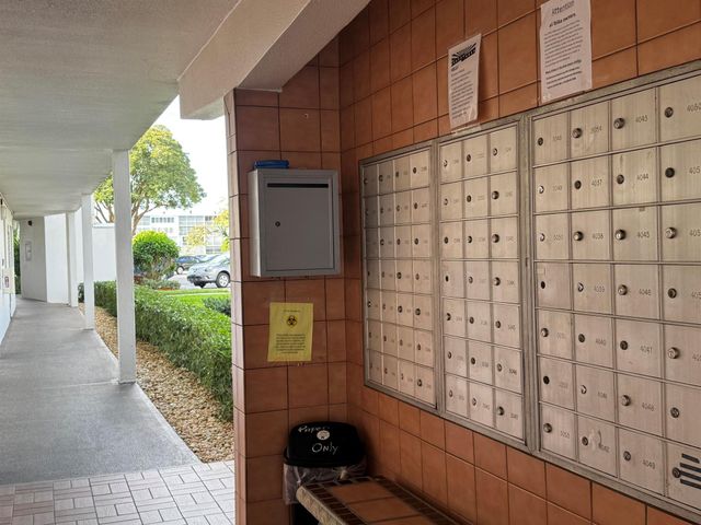 4053 Hythe C, Boca Raton, FL 33434