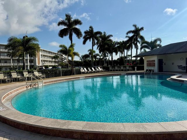 4053 Hythe C, Boca Raton, FL 33434