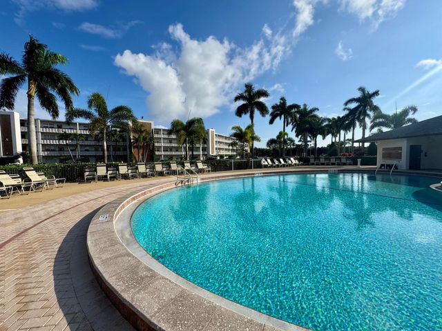 4053 Hythe C, Boca Raton, FL 33434