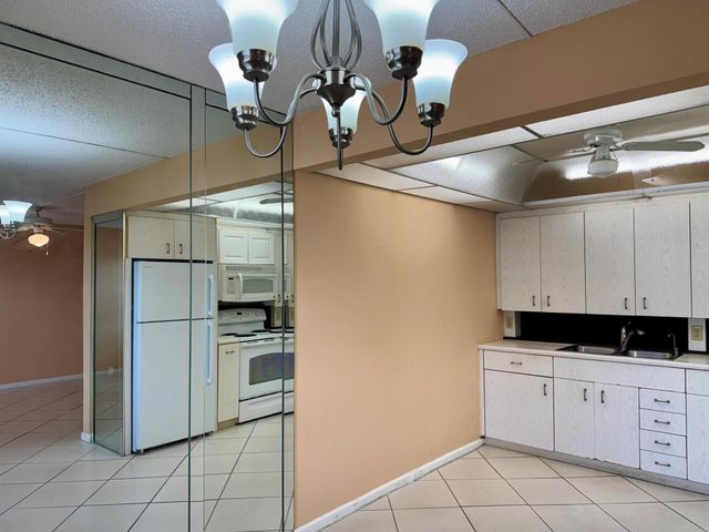 4053 Hythe C, Boca Raton, FL 33434