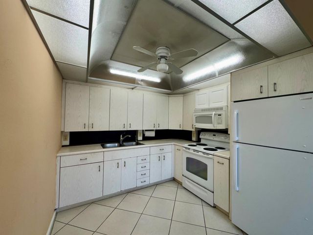 4053 Hythe C, Boca Raton, FL 33434