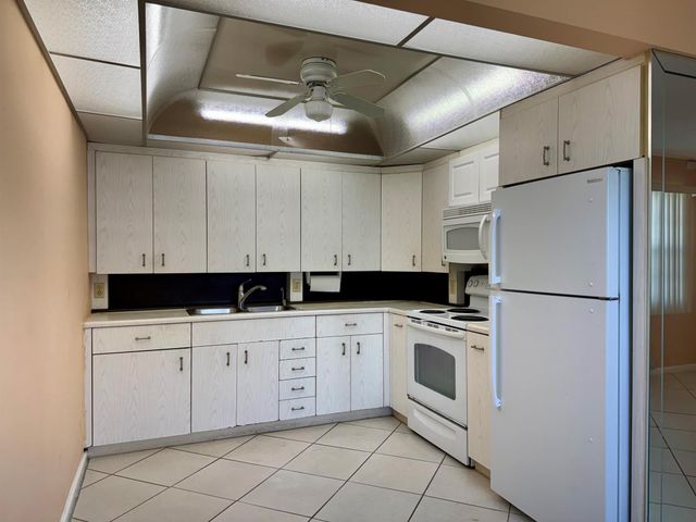 4053 Hythe C, Boca Raton, FL 33434