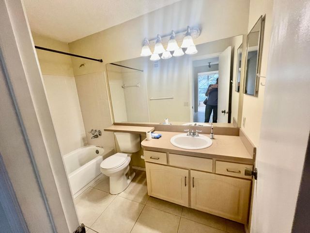 2301 N Congress Avenue 32, Boynton Beach, FL 33426