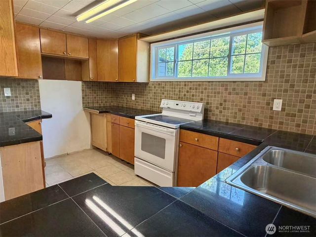 2508 SE 16th St, Renton, WA 98058