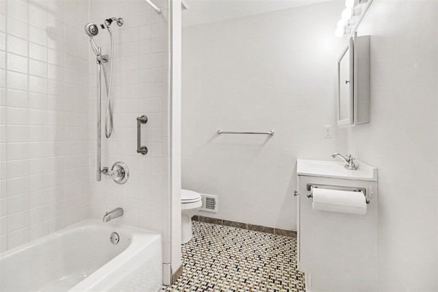 183 Kingsbrook Avenue 17, Ann Arbor, MI 48103
