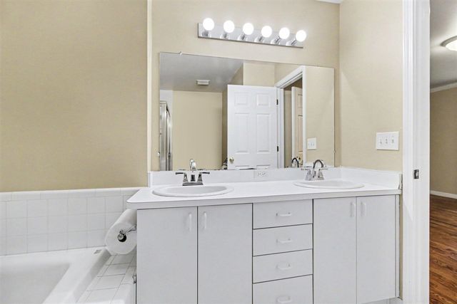183 Kingsbrook Avenue 17, Ann Arbor, MI 48103