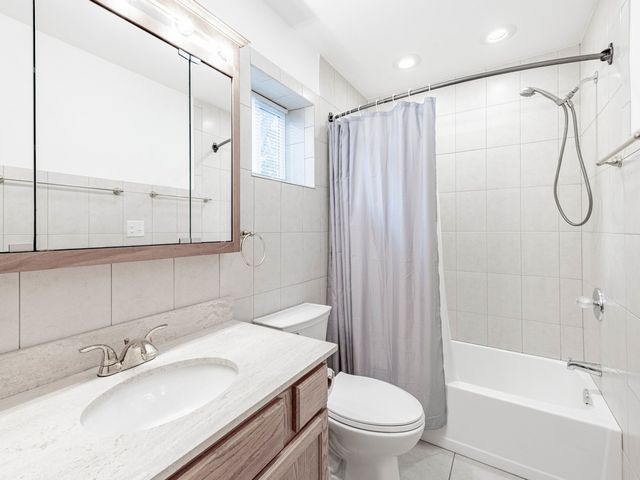 5242 W Ferdinand Street, Chicago, IL 60644