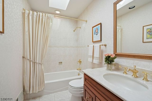 15 Highland Dr, Livingston Twp., NJ 07039