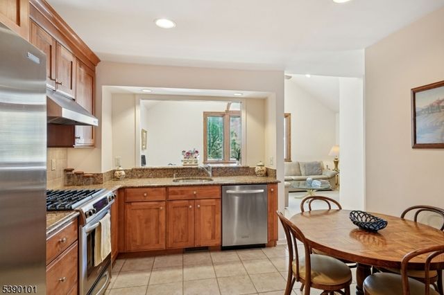 15 Highland Dr, Livingston Twp., NJ 07039