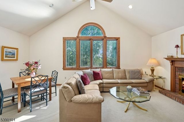 15 Highland Dr, Livingston Twp., NJ 07039