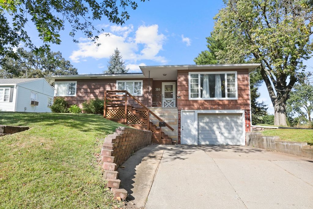 316 Lincoln Street, Pella, IA 50219