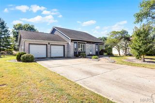 108 Cross Creek Drive, Bethalto, IL 62010