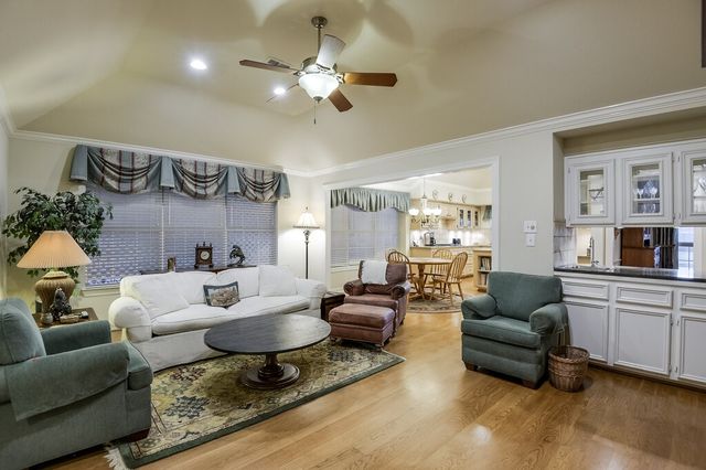 2223 Canyon Trail, Carrollton, TX 75007