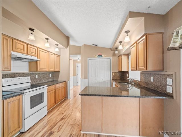 9227 Nightingale Road, Weeki Wachee, FL 34613