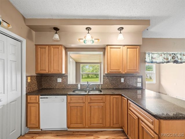 9227 Nightingale Road, Weeki Wachee, FL 34613