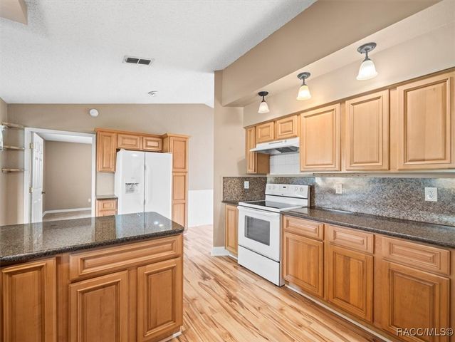9227 Nightingale Road, Weeki Wachee, FL 34613
