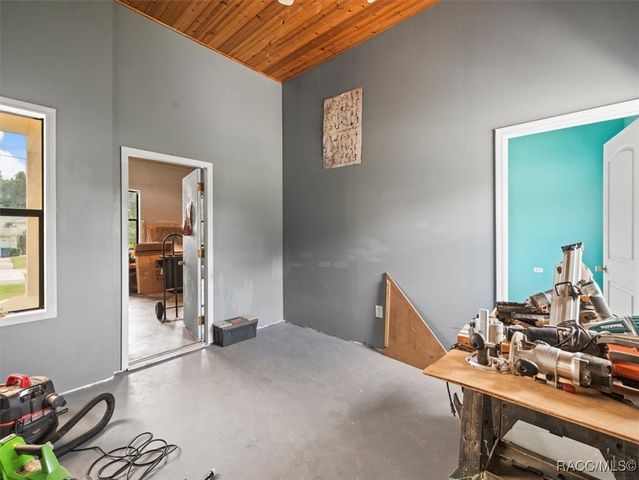 9227 Nightingale Road, Weeki Wachee, FL 34613