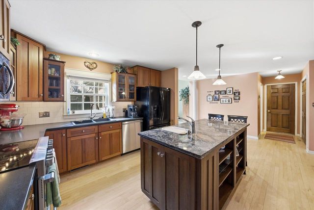 W67N977 Cambridge AVENUE, Cedarburg, WI 53012