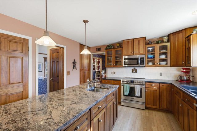 W67N977 Cambridge AVENUE, Cedarburg, WI 53012