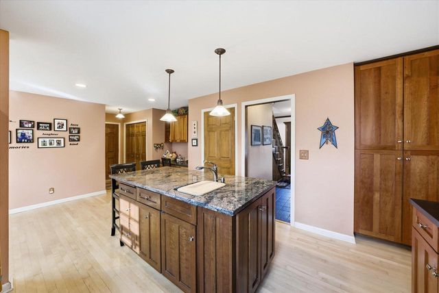 W67N977 Cambridge AVENUE, Cedarburg, WI 53012