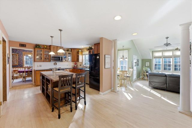 W67N977 Cambridge AVENUE, Cedarburg, WI 53012