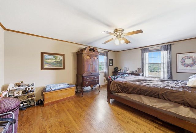 W67N977 Cambridge AVENUE, Cedarburg, WI 53012