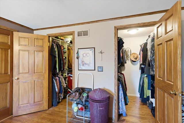 W67N977 Cambridge AVENUE, Cedarburg, WI 53012