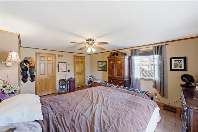 W67N977 Cambridge AVENUE, Cedarburg, WI 53012