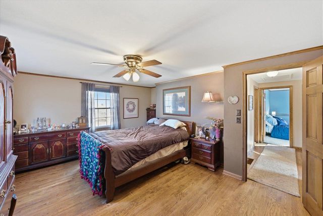 W67N977 Cambridge AVENUE, Cedarburg, WI 53012