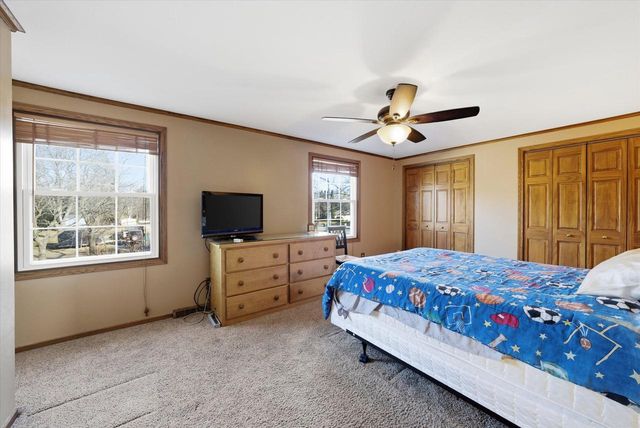 W67N977 Cambridge AVENUE, Cedarburg, WI 53012