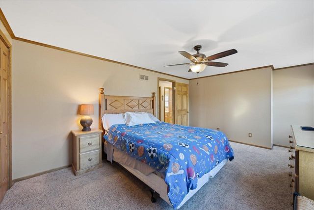 W67N977 Cambridge AVENUE, Cedarburg, WI 53012