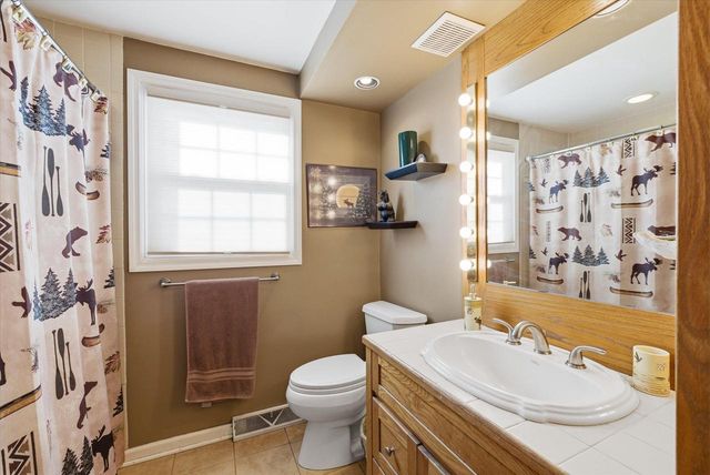 W67N977 Cambridge AVENUE, Cedarburg, WI 53012