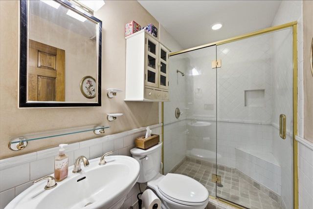 W67N977 Cambridge AVENUE, Cedarburg, WI 53012