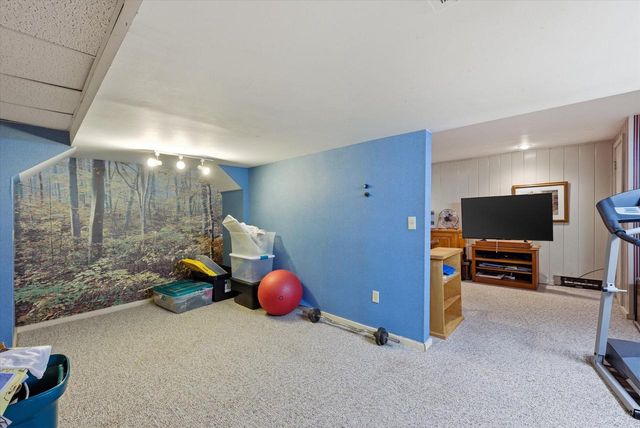 W67N977 Cambridge AVENUE, Cedarburg, WI 53012