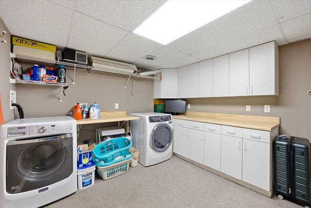 W67N977 Cambridge AVENUE, Cedarburg, WI 53012