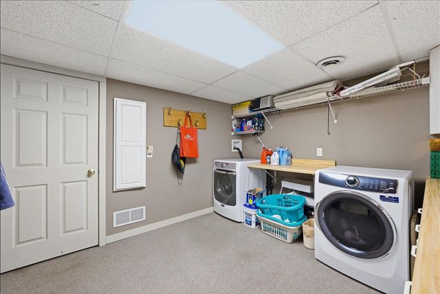 W67N977 Cambridge AVENUE, Cedarburg, WI 53012