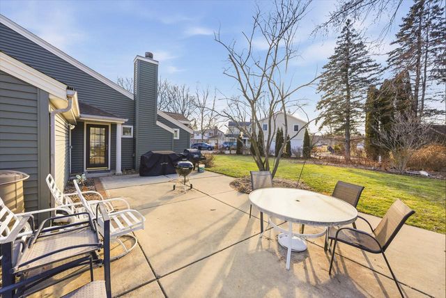 W67N977 Cambridge AVENUE, Cedarburg, WI 53012