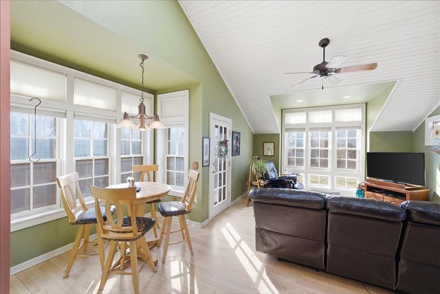 W67N977 Cambridge AVENUE, Cedarburg, WI 53012