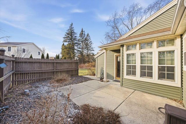 W67N977 Cambridge AVENUE, Cedarburg, WI 53012